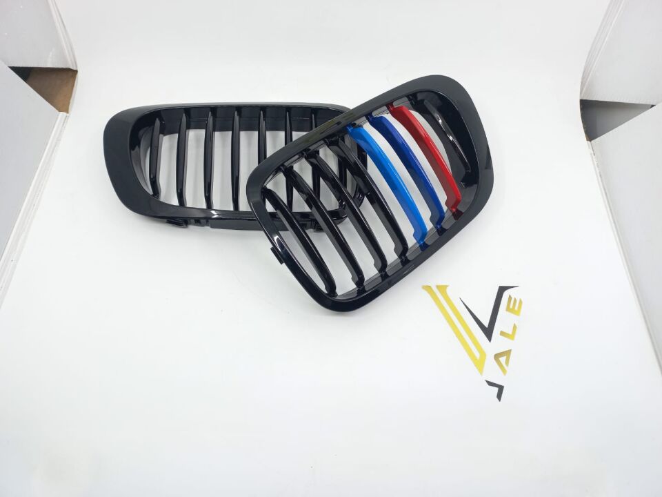 BMW 3 SERİSİ PANJUR SET - PARLAK SİYAH - TEKLİ M RENKLİ E46/2.03/03< YAN SANAYİ