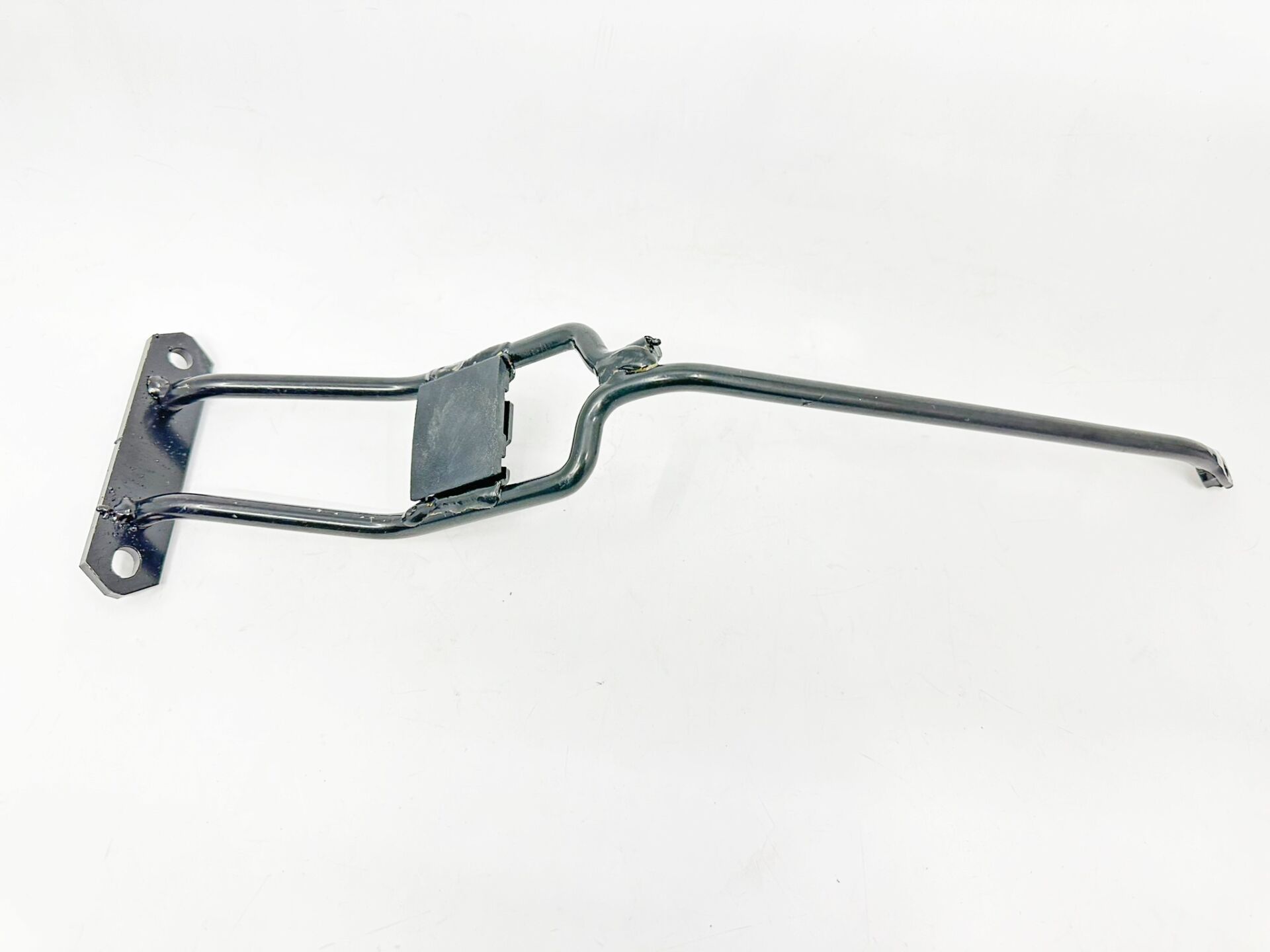 BMW 3 SERİSİ ÖN PANEL MESNET BRAKETİ DEMİRİ E90.E92.E93 YAN SANAYİ