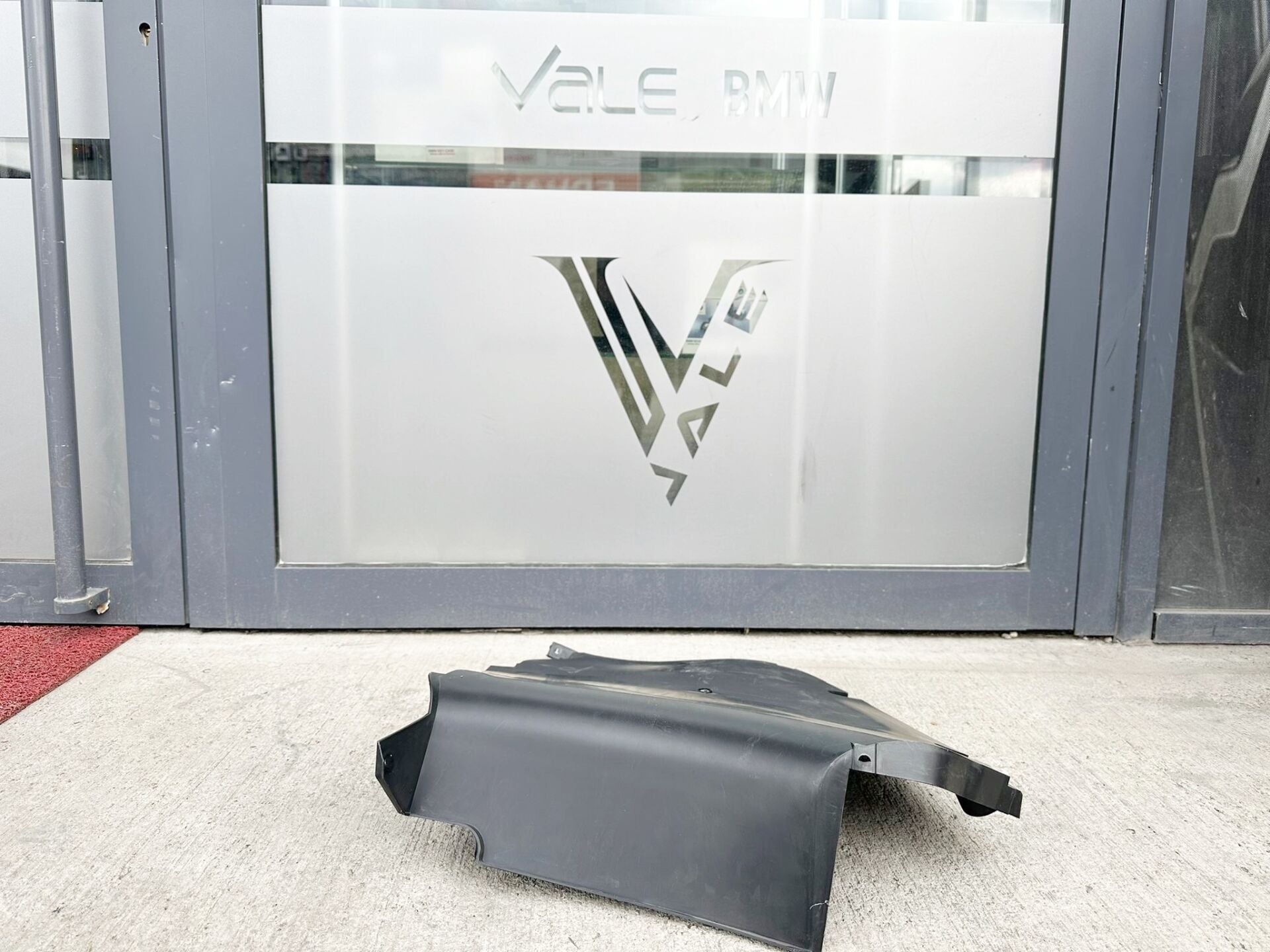 BMW 5 SERİSİ ARKA ALT KAPLAMA - R - SRC KAPAĞI F10 YAN SANAYİ