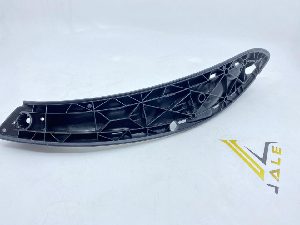 BMW 3 SERİSİ ÖN KAPI KOLU İÇ KOLU - R - SAĞ - SİYAH F30.F32.F33.F36 YAN SANAYİ