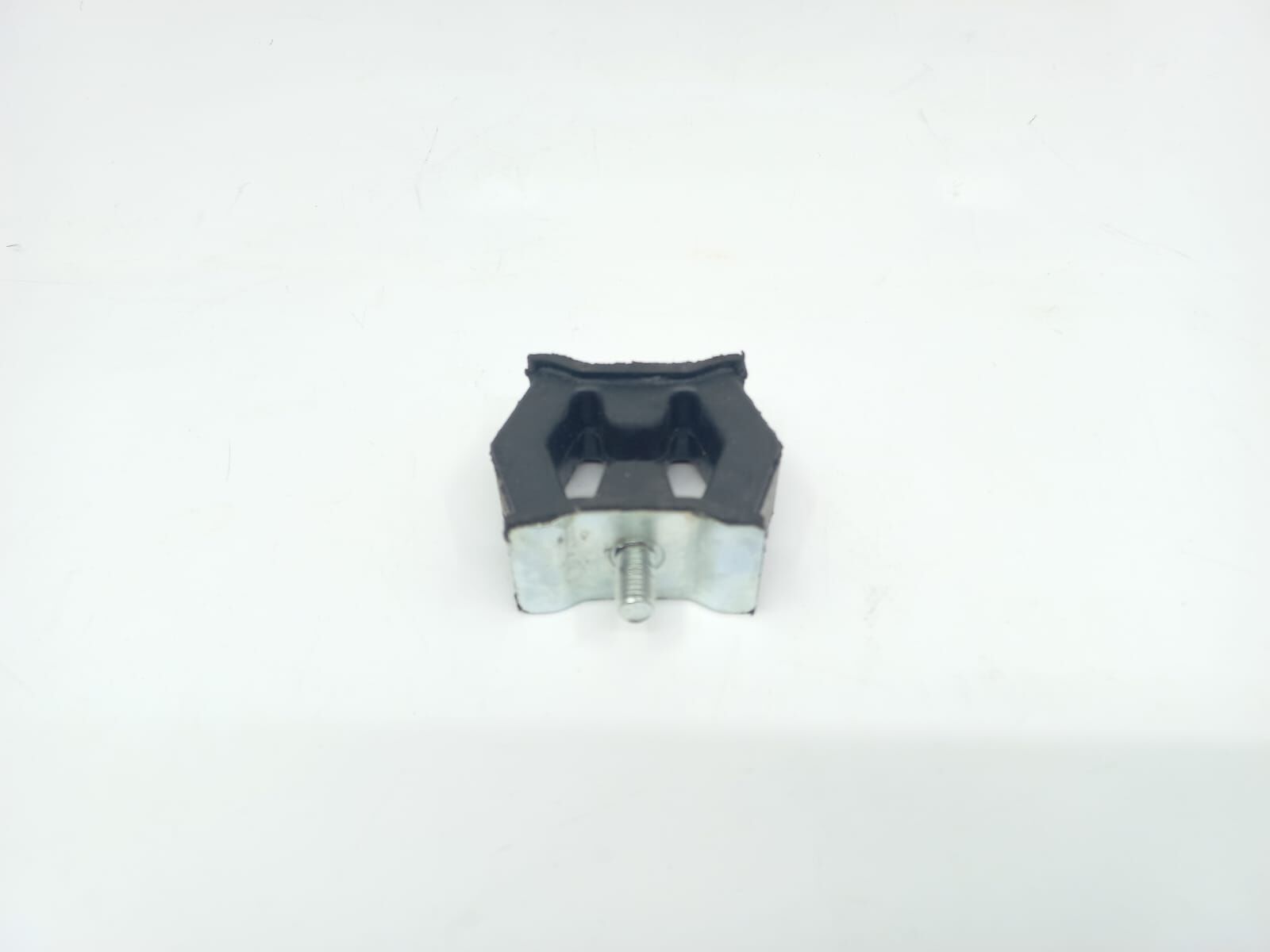 BMW 3-5 SERİSİ EKSOZ LASTİK TAKOZU E38.E39.E46 FEBİ