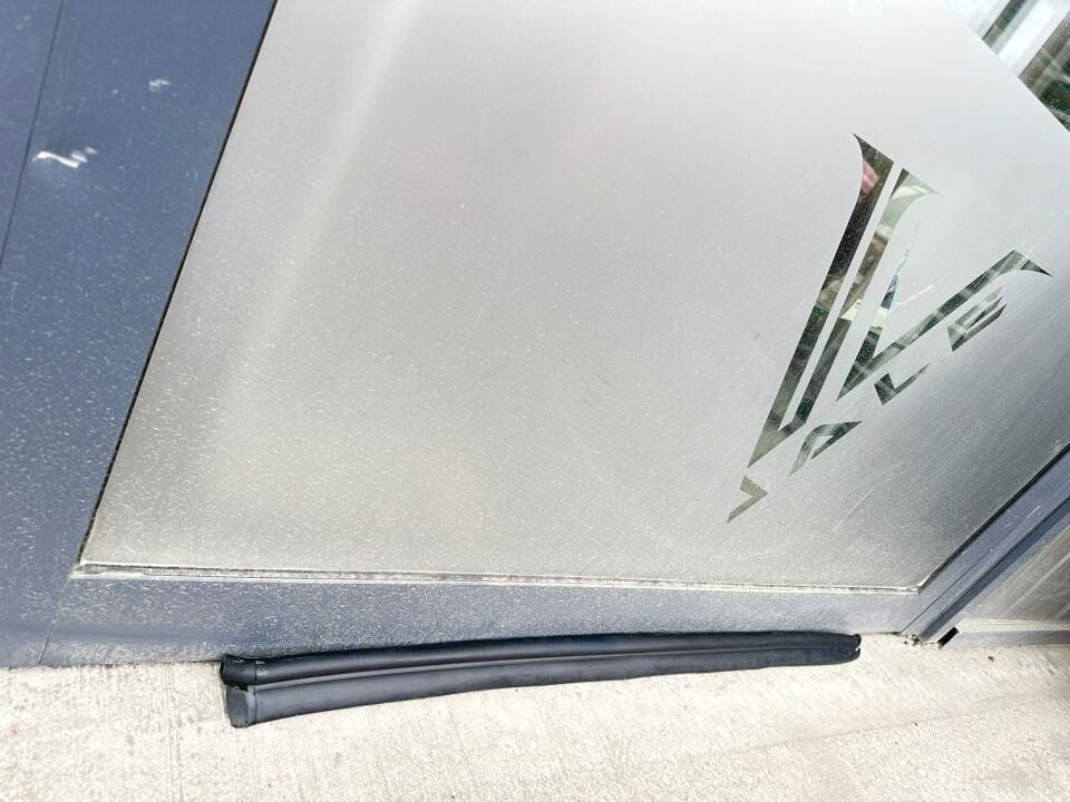 BMW 5 SERİSİ MOTOR KAPUT ÖN LASTİĞİ F10 YAN SANAYİ