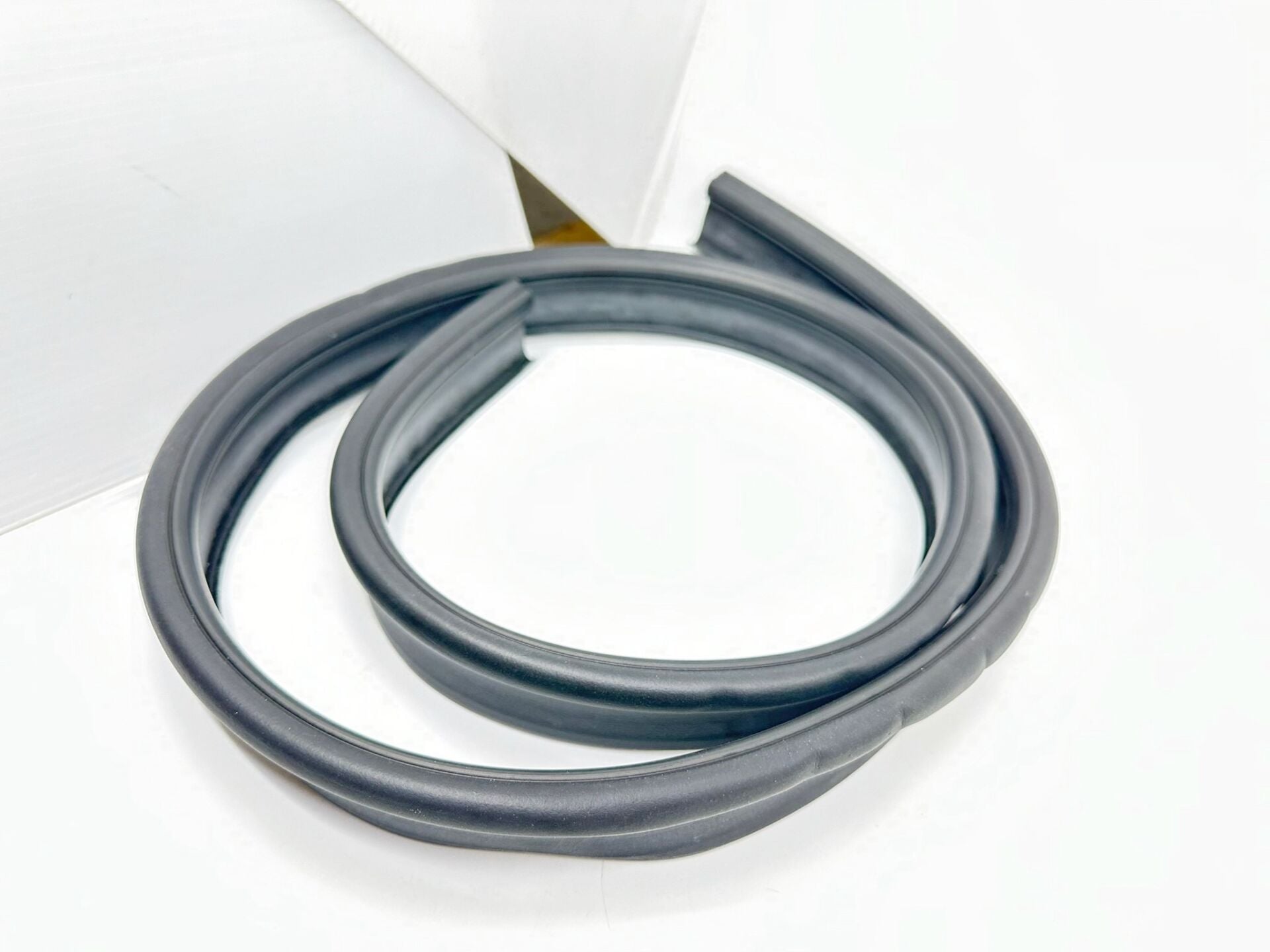 BMW 1 SERİSİ MOTOR KAPUT ÖN LASTİĞİ F20.F22.F23 YAN SANAYİ