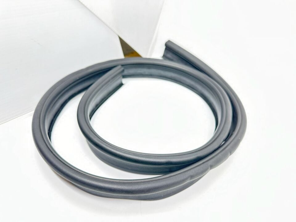 BMW 1 SERİSİ MOTOR KAPUT ÖN LASTİĞİ F20.F22.F23 YAN SANAYİ