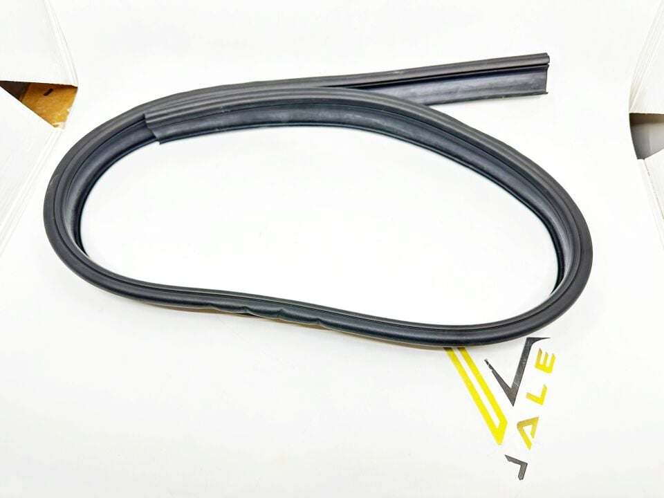 BMW 1 SERİSİ MOTOR KAPUT ÖN LASTİĞİ F20.F22.F23 YAN SANAYİ