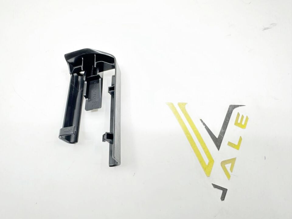 BMW 5 SERİSİ ÖN KOLTUK ALT ÖN KIZAK KAPLAMASI - L - SİYAH F10 YAN SANAYİ