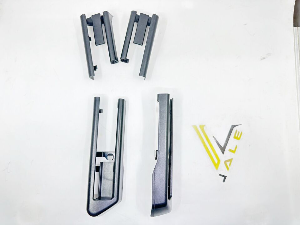 BMW 5 SERİSİ ÖN KOLTUK ALT ÖN KIZAK KAPLAMASI - L - SİYAH F10 YAN SANAYİ