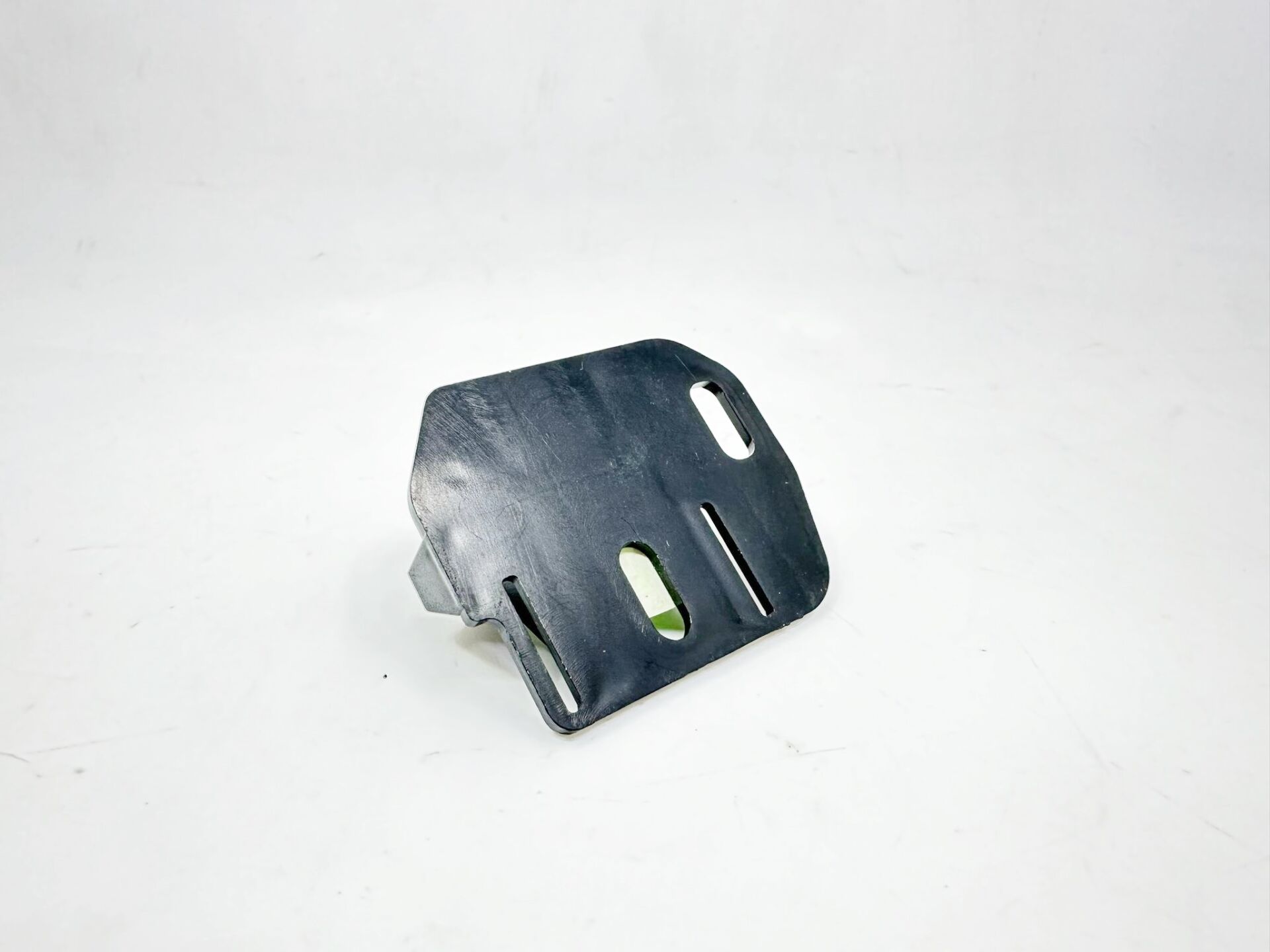 BMW 3 SERİSİ FAR BRAKETİ - L - E90 YAN SANAYİ