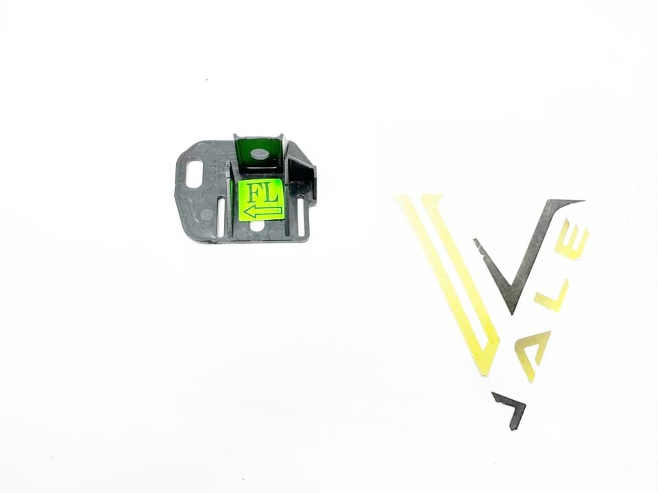 BMW 3 SERİSİ FAR BRAKETİ - L - E90 YAN SANAYİ