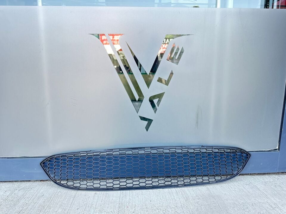 BMW 5 SERİSİ ÖN TAMPON ORTA IZGARASI - M5 - E60.M5 YAN SANAYİ