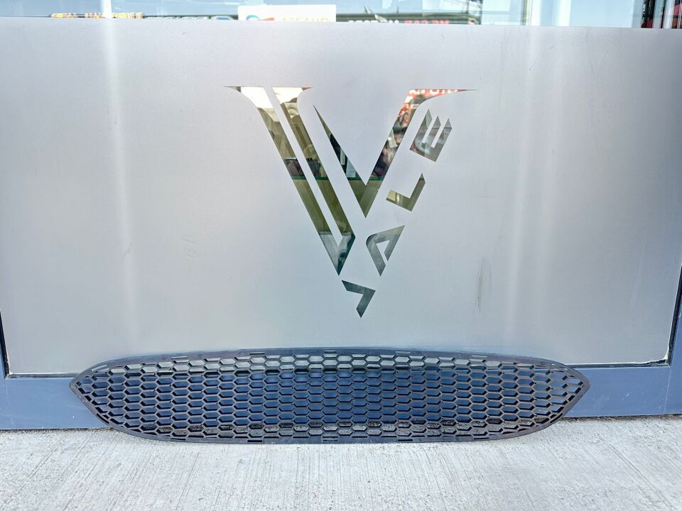 BMW 5 SERİSİ ÖN TAMPON ORTA IZGARASI - M5 - E60.M5 YAN SANAYİ