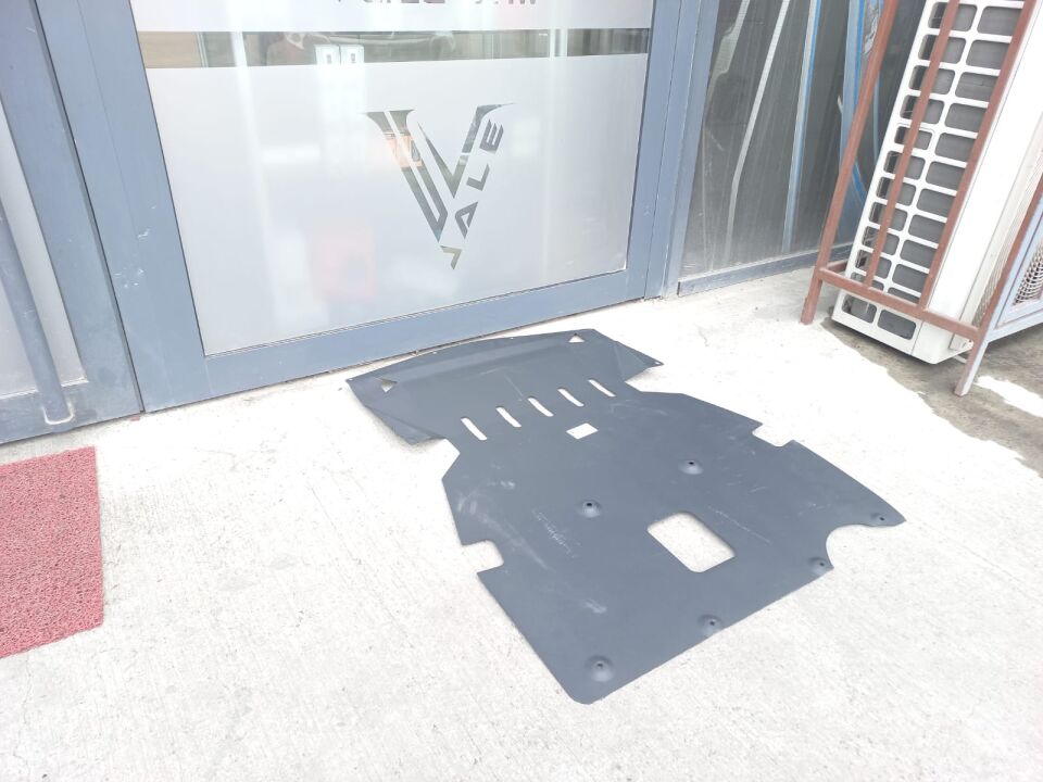 BMW 1-3 SERİSİ MOTOR ALT MUHAFAZASI BAKALİTİ - SAC - F20.F30 YAN SANAYİ