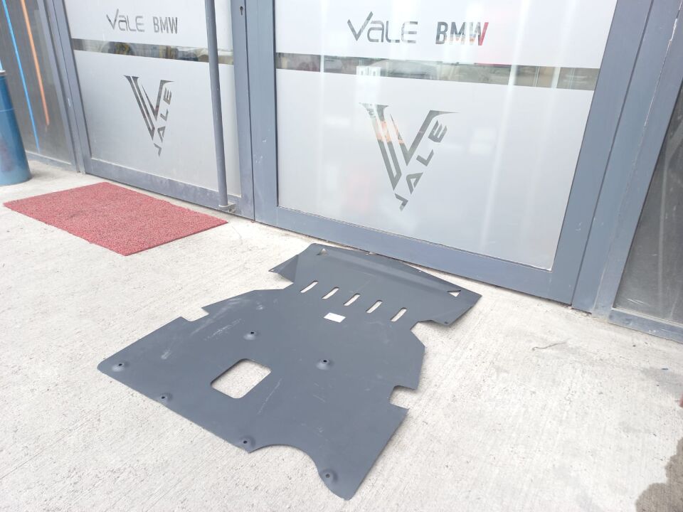 BMW 1-3 SERİSİ MOTOR ALT MUHAFAZASI BAKALİTİ - SAC - F20.F30 YAN SANAYİ