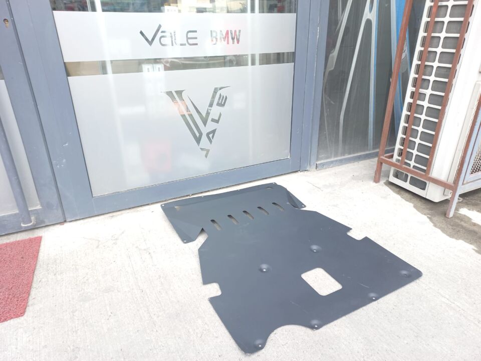 BMW 1-3 SERİSİ MOTOR ALT MUHAFAZASI BAKALİTİ - SAC - F20.F30 YAN SANAYİ