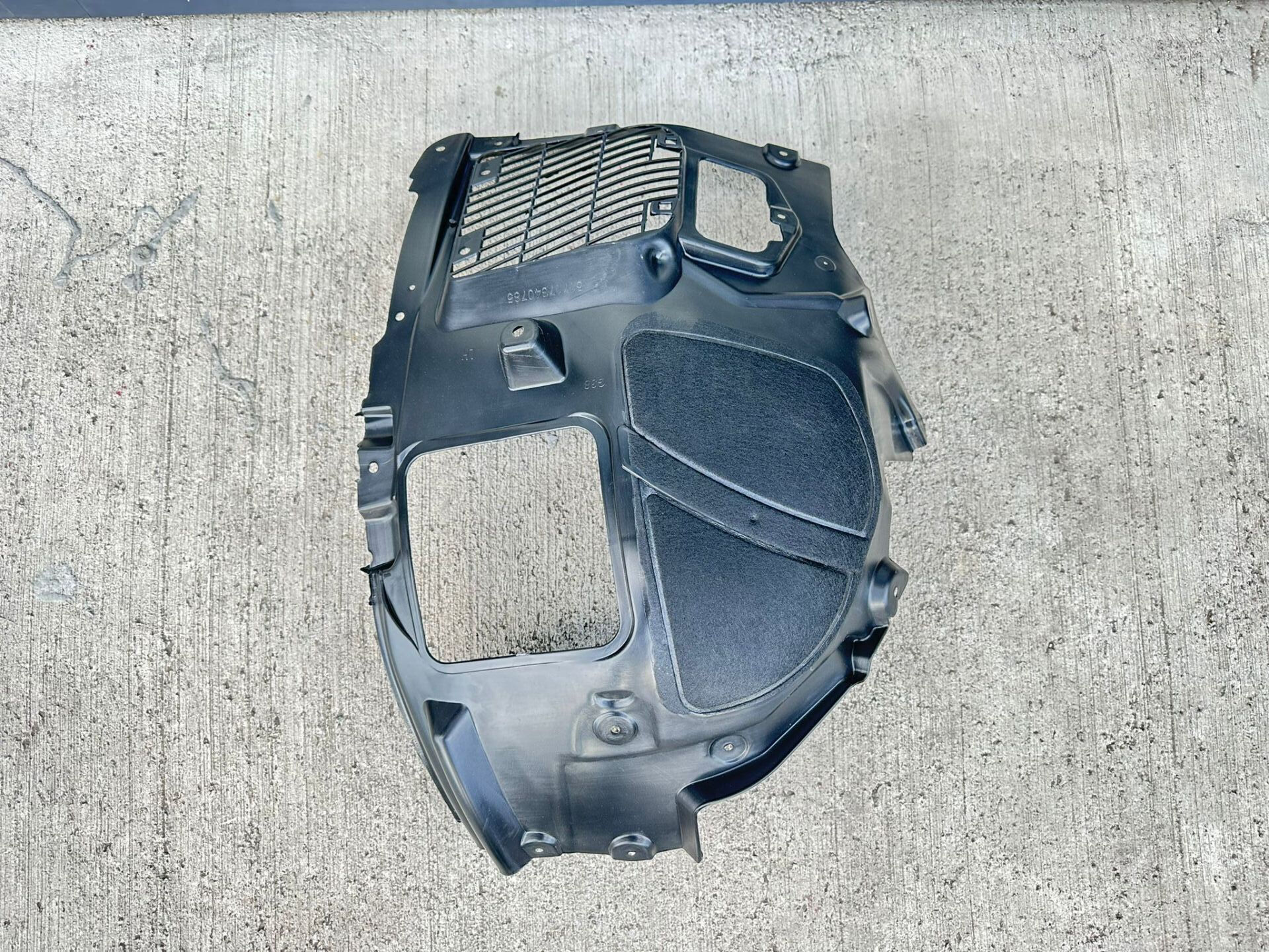 BMW 5 SERİSİ ÖN ÇAMURLUK DAVLUMBAZI  ÖN - L - G30 YAN SANAYİ