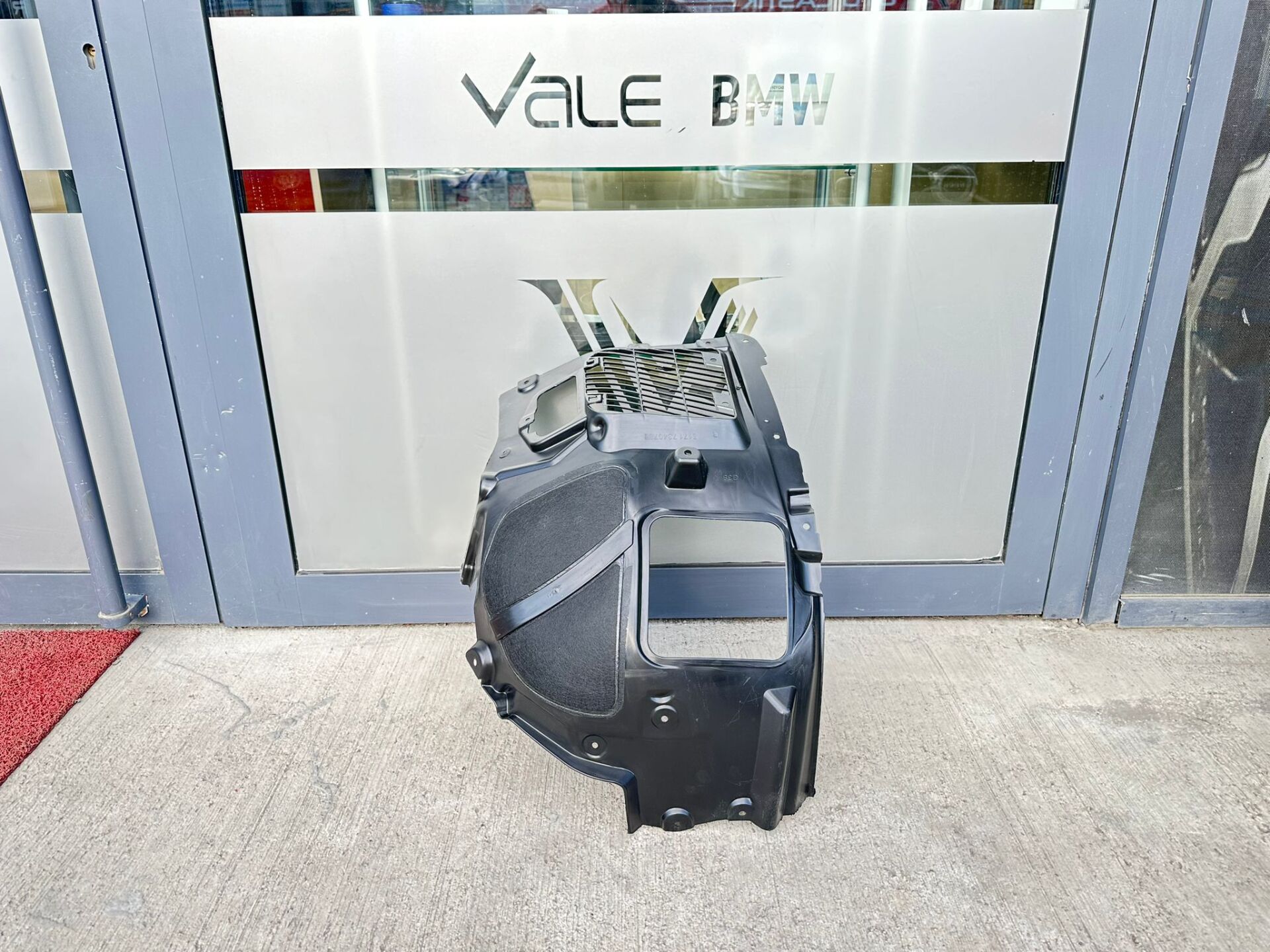 BMW 5 SERİSİ ÖN ÇAMURLUK DAVLUMBAZI ÖN - R - G30 YAN SANAYİ