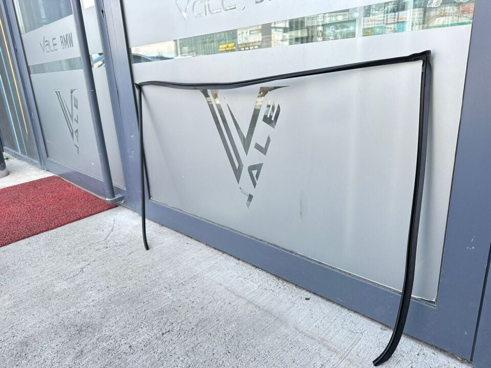 BMW 5 SERİSİ ARKA CAM ÜST FİTİLİ LASTİĞİ E60.LCI YAN SANAYİ