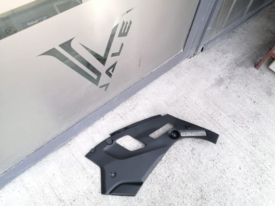 BMW 5 SERİSİ MOTOR BÖLME FAR BAKALİTİ - R - G30 YAN SANAYİ