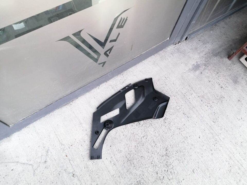 BMW 5 SERİSİ MOTOR BÖLME FAR BAKALİTİ - R - G30 YAN SANAYİ