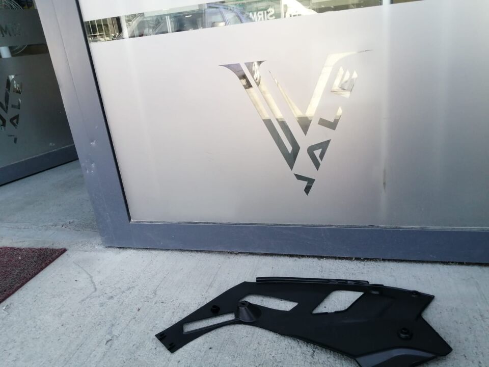 BMW 5 SERİSİ MOTOR BÖLME FAR BAKALİTİ - R - G30 YAN SANAYİ