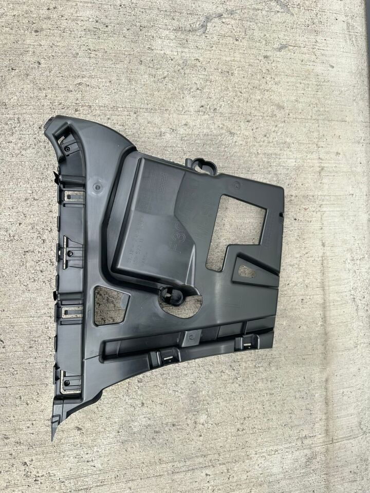 BMW 3 SERİSİ ARKA TAMPON BRAKETİ - L - F30.LCI YAN SANAYİ