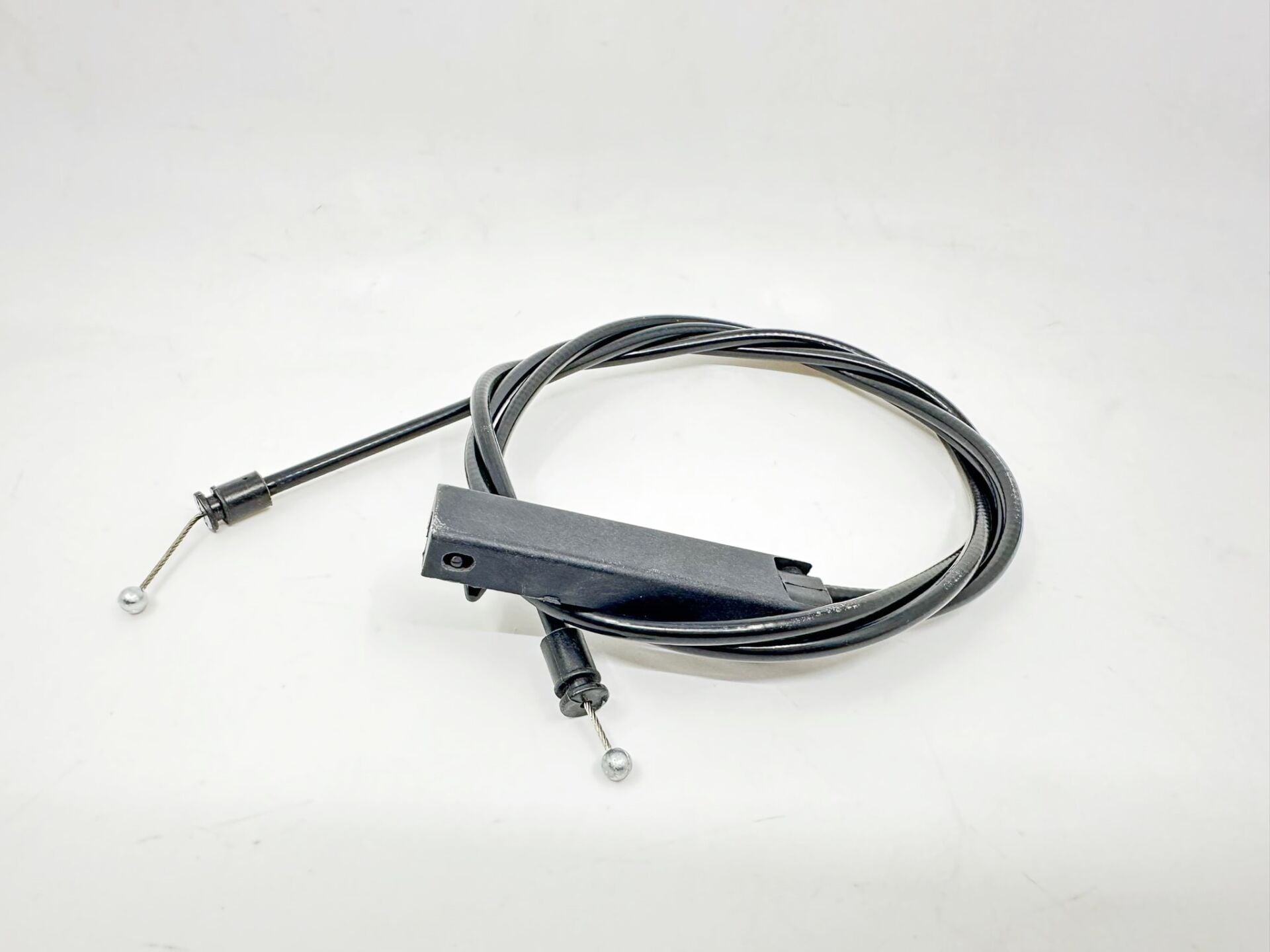 BMW 3 -X1 SERİSİ MOTOR KAPUT KİLİT TELİ E90.E84.E92.E93 YAN SANAYİ