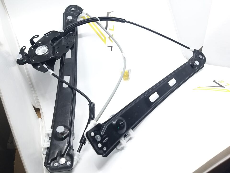 BMW 3 SERİSİ ÖN CAM MEKANİZMASI - R - MOTORSUZ E46/4 YAN SANAYİ