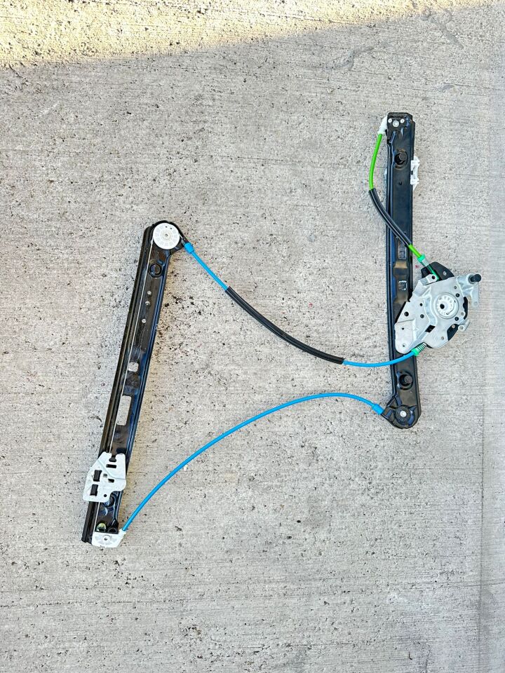 BMW 3 SERİSİ ÖN CAM MEKANİZMASI - R - MOTORSUZ E46/4 YAN SANAYİ