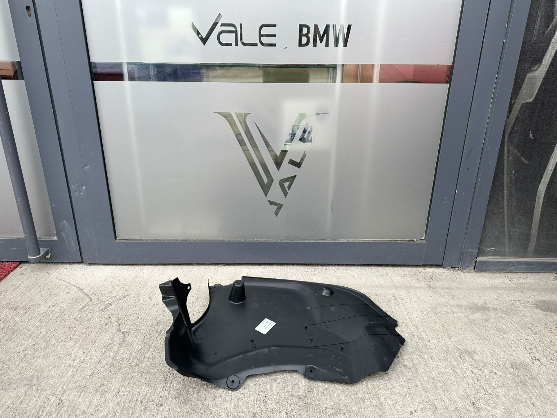 BMW 5 SERİSİ AKÜ ALT MUHAFAZA KAPAĞI E60 YAN SANAYİ