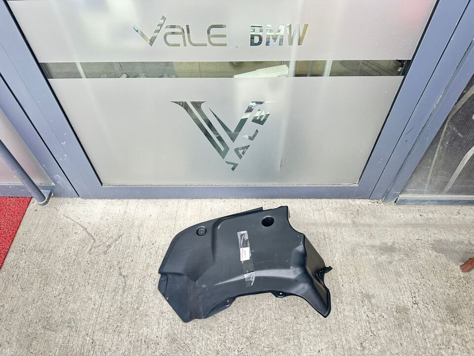 BMW 5 SERİSİ AKÜ ALT MUHAFAZA KAPAĞI E60 YAN SANAYİ