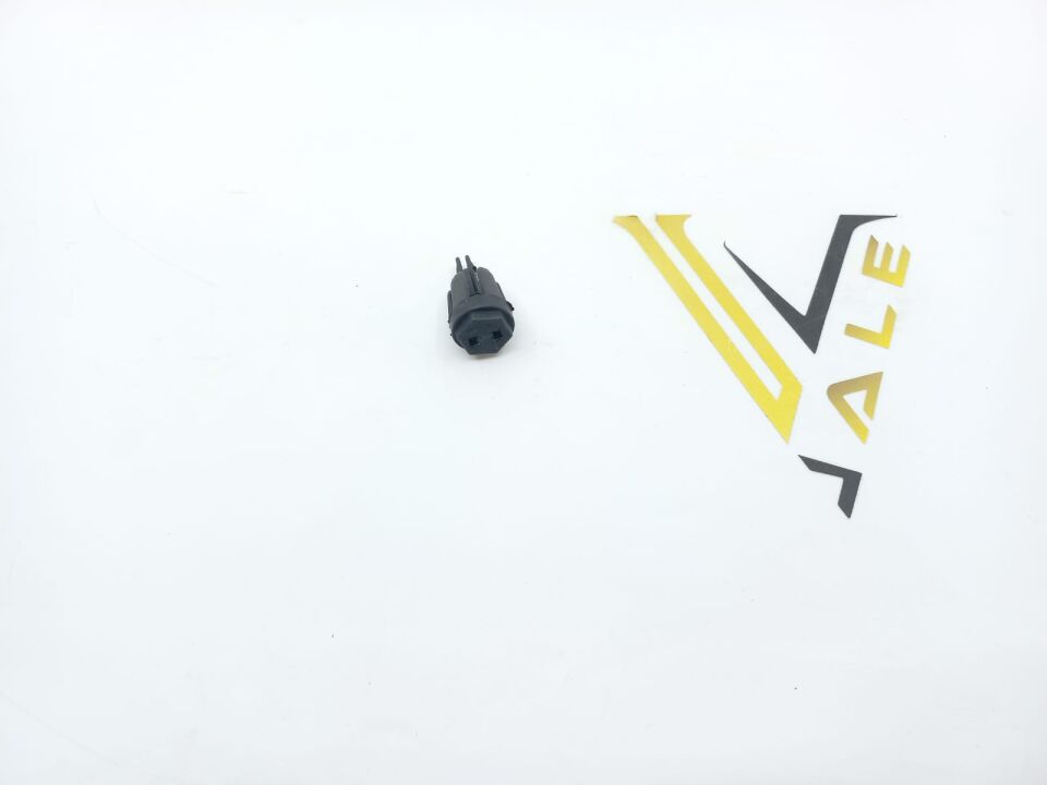 BMW 5 SERİSİ RADYATÖR ÜST TUTUCU KLİPS F10 YAN SANAYİ