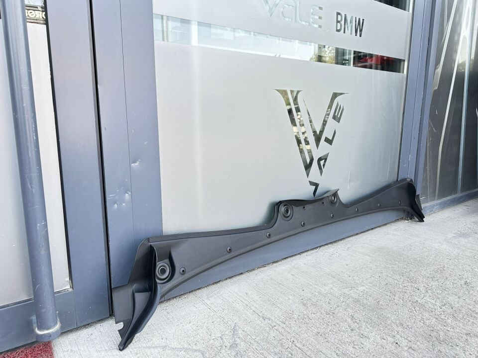 BMW 5 SERİSİ ÖN CAM IZGARASI E60.LCI YAN SANAYİ