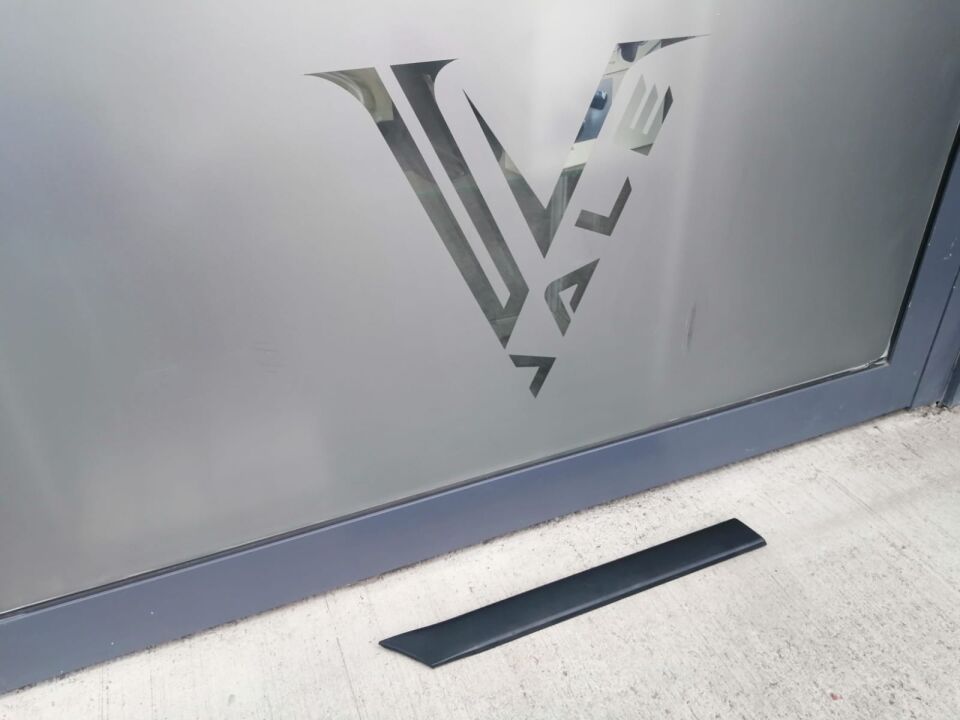 BMW 3 SERİSİ ARKA ÇAMURLUK ÇITASI  - R - M - E36/2 YAN SANAYİ