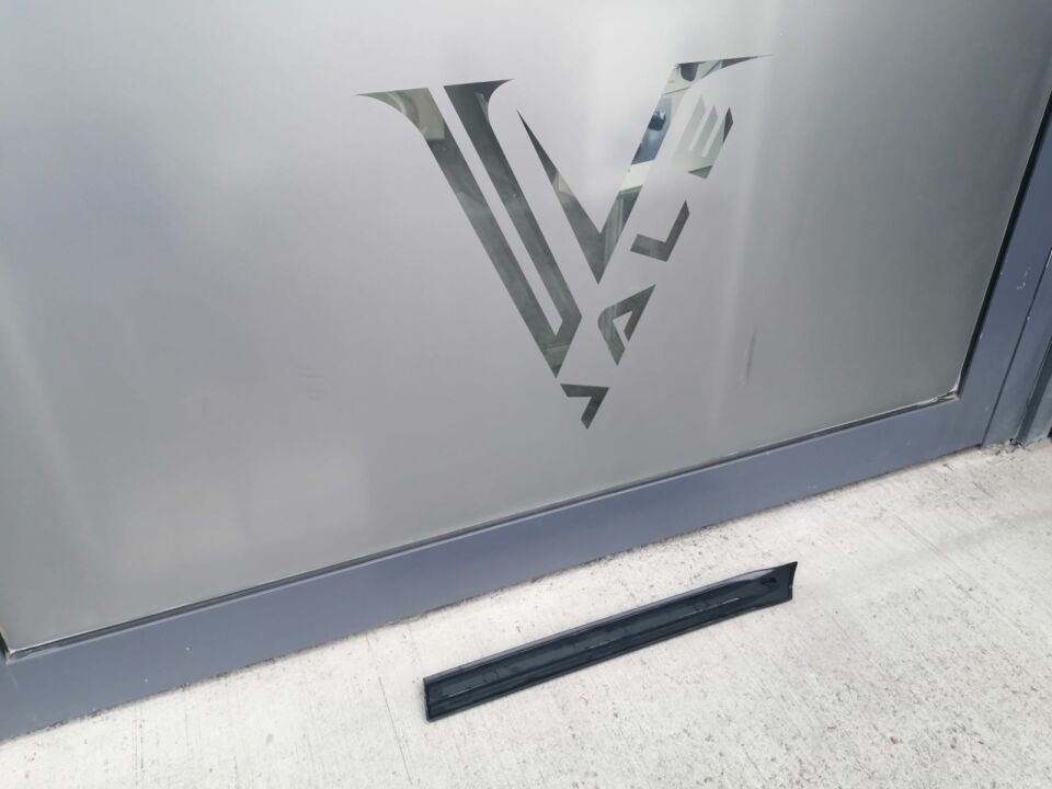 BMW 3 SERİSİ ARKA ÇAMURLUK ÇITASI  - R - M - E36/2 YAN SANAYİ