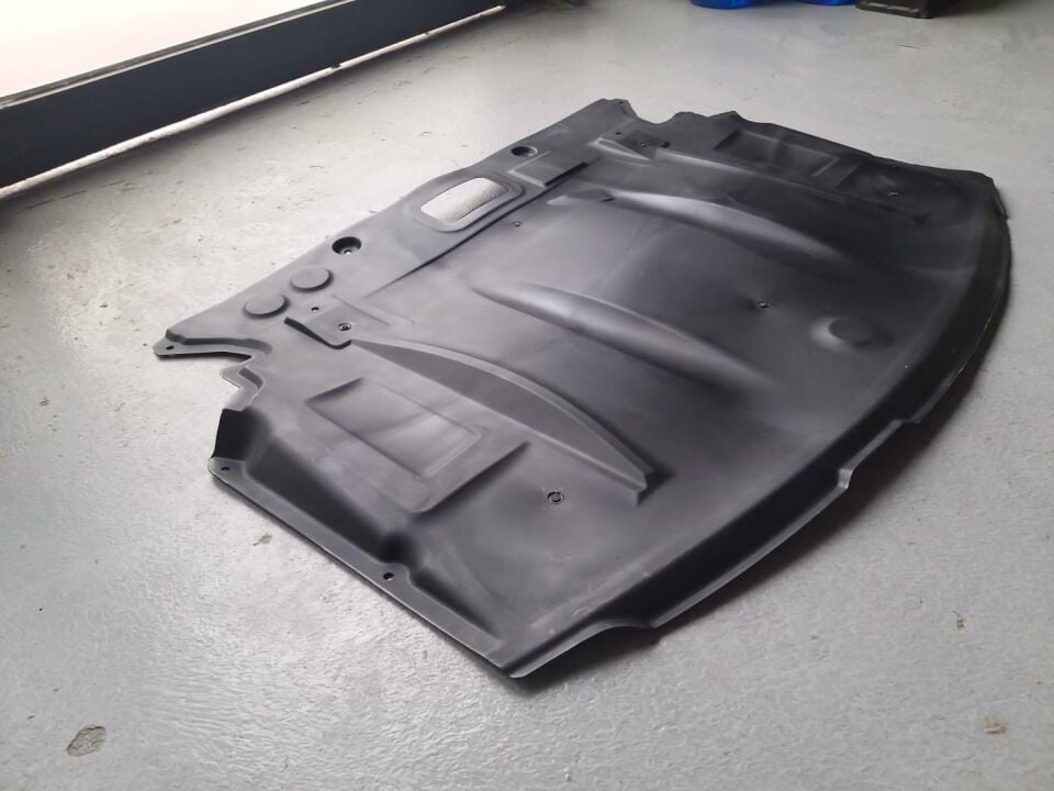 BMW 5 SERİSİ MOTOR ALT MUHAFAZA BAKALİTİ E60.M54 YAN SANAYİ