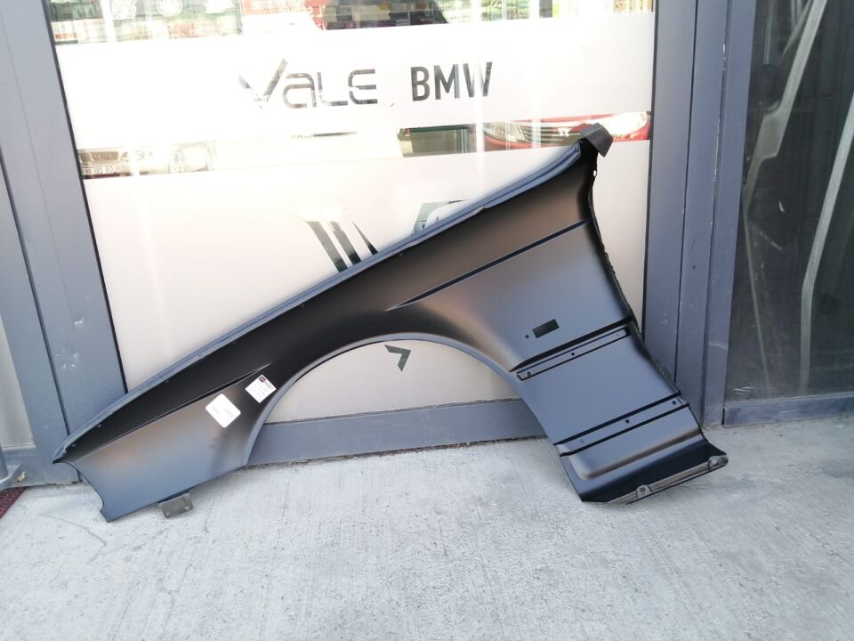BMW 5 SERİSİ ÖN ÇAMURLUK - R - SAĞ DELİKLİ E34 YAN SANAYİ